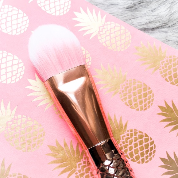 the long mermaid tail makeup brush - Picture 2 of 4